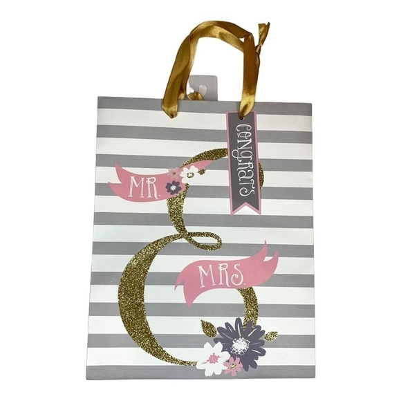 MR And Mrs Gift Bags Set of 7 - Picture 2 of 3
